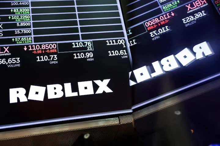 Roblox Increases Annual Revenue Forecast as Viral Games Drive Surge in User Spending